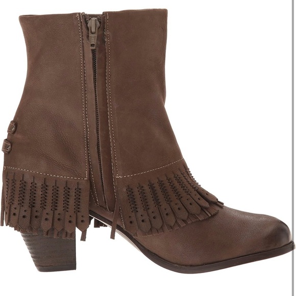 NEW Naughty Monkey Swing Low Taupe Boho Fringe Leather Block Heel Ankle Boot - Picture 8 of 16